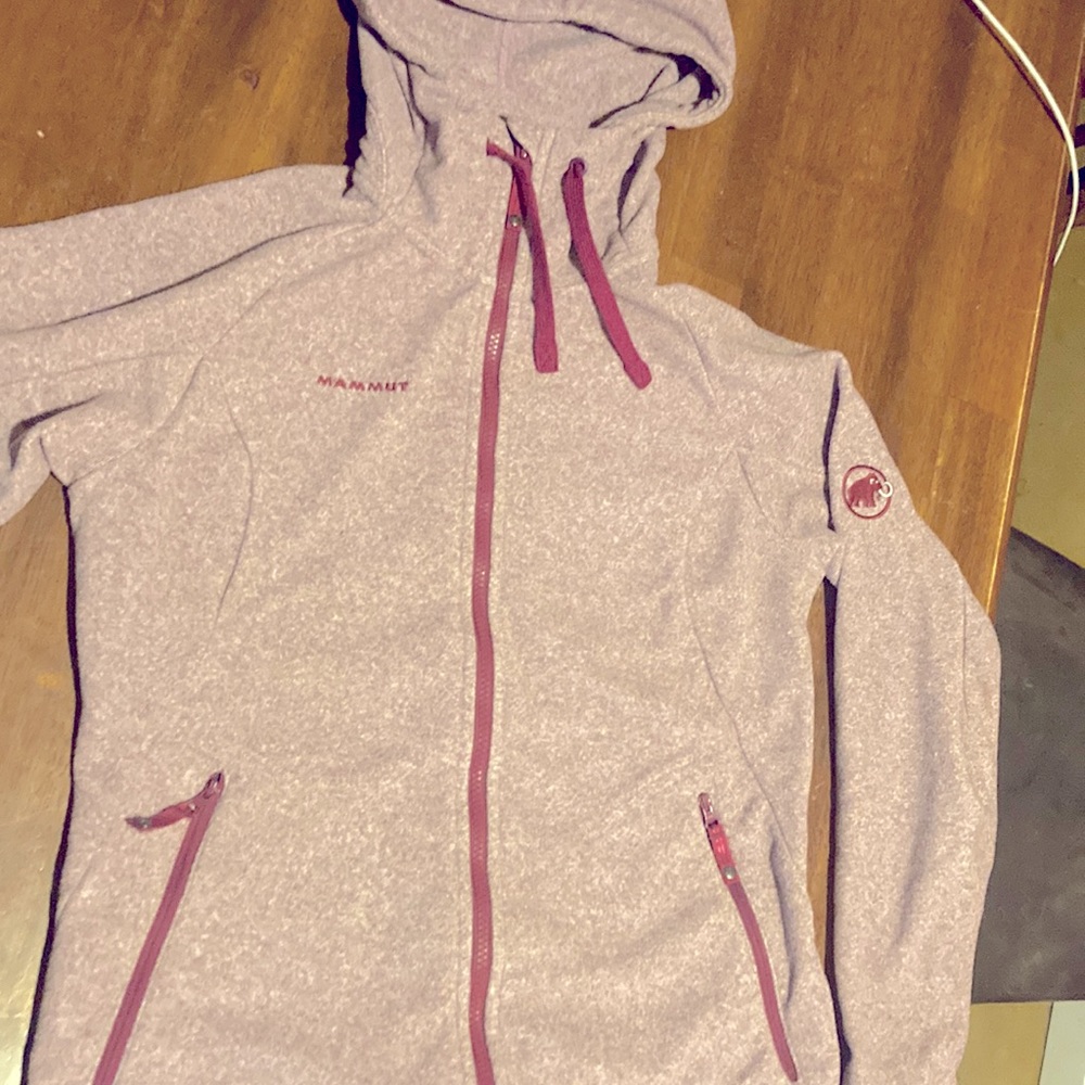 Marmot zip up sweatshirt in great preowned condition